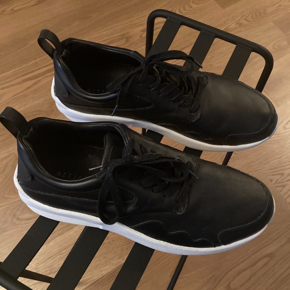 Article No Black Sneakers